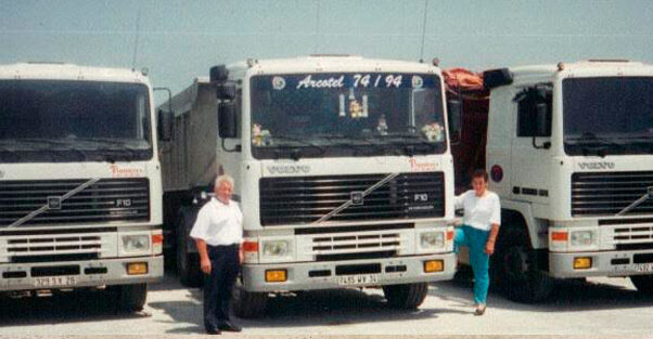 Parc de véhicules Prunières : Une flotte de camions de location prêts à répondre à vos besoins logistiques. prunieres, camions, locations Parc de véhicules Prunières : Une flotte de camions de location prêts à répondre à vos besoins logistiques.